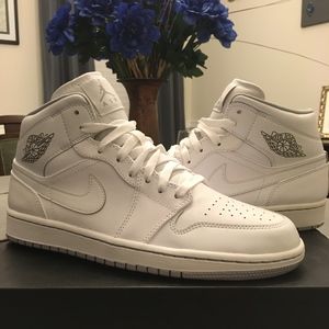 NEW/UNWORN Nike Men's Jordan 1Mid Basketball Shoe